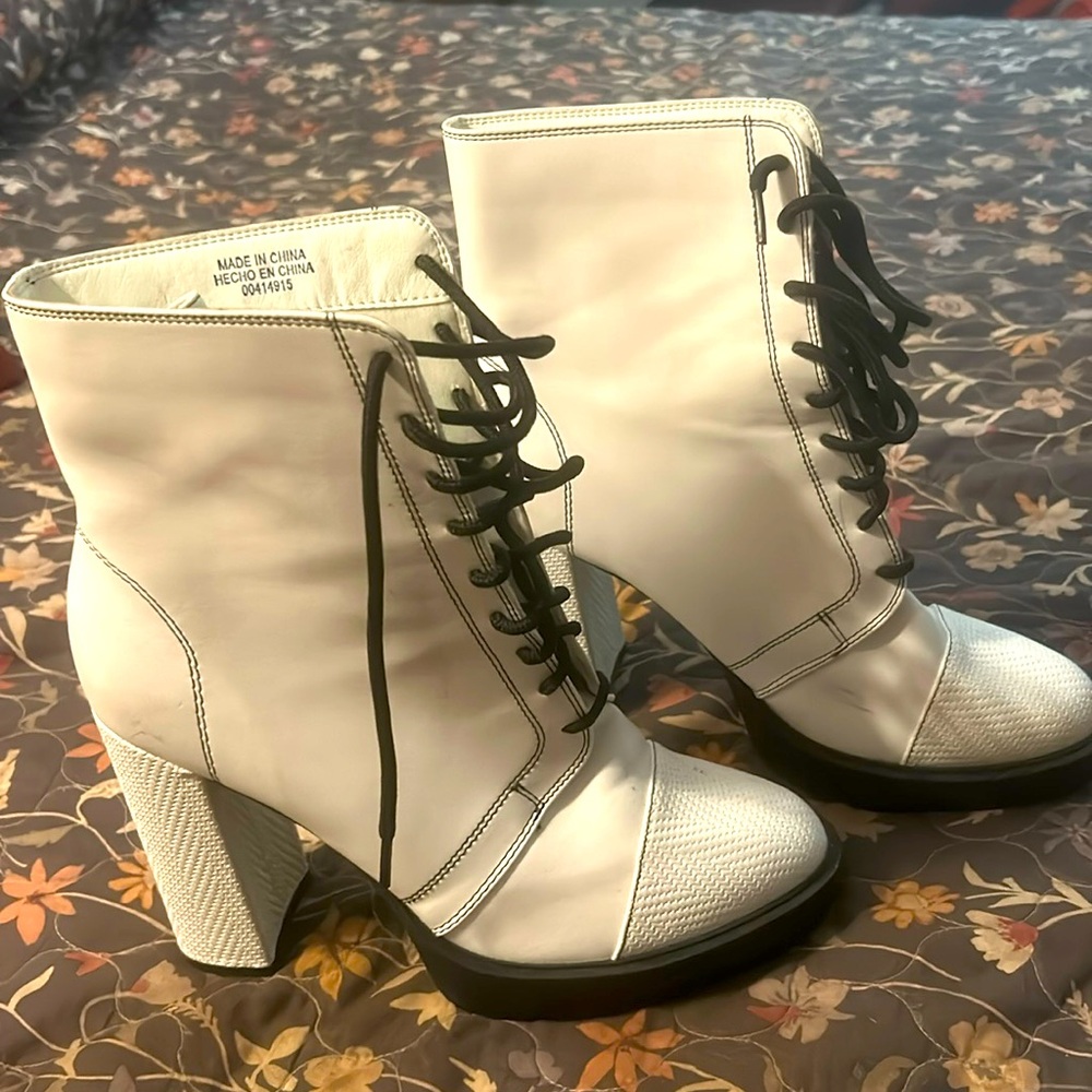 NWOT forever 21 boots